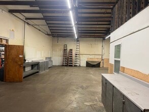 160 SW Freeman Ave, Hillsboro, OR for lease Interior Photo- Image 2 of 12