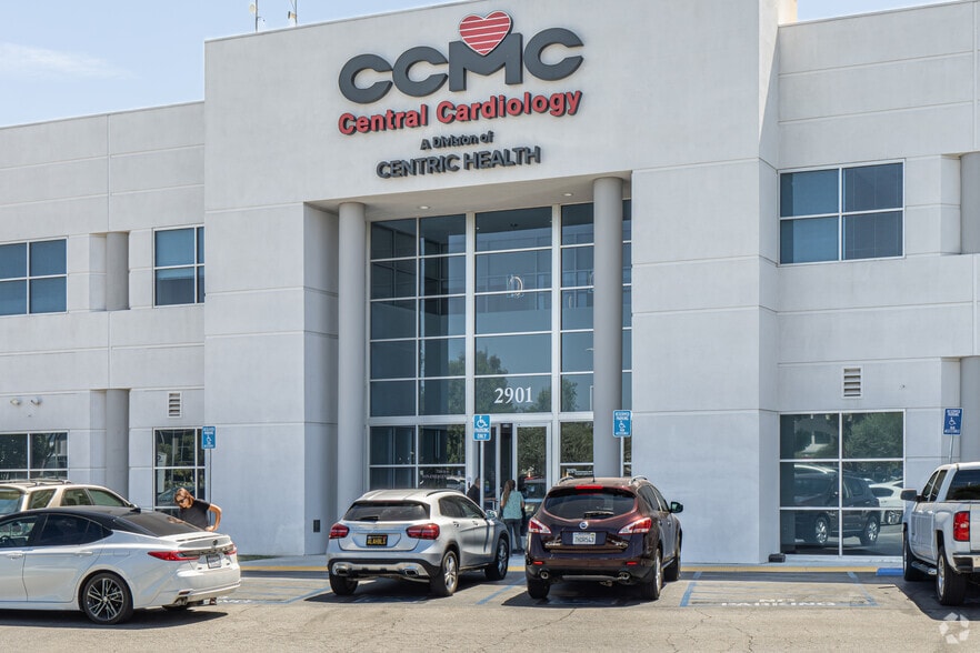 2901 Sillect Ave, Bakersfield, CA à vendre - Photo du bâtiment - Image 3 de 3