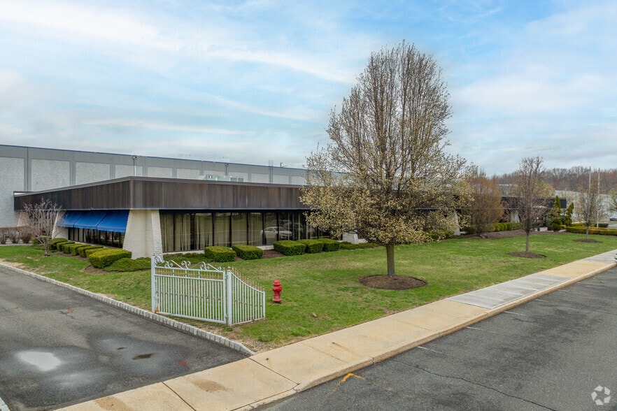 150 Milford Rd, East Windsor, NJ for lease - Building Photo - Image 2 of 5