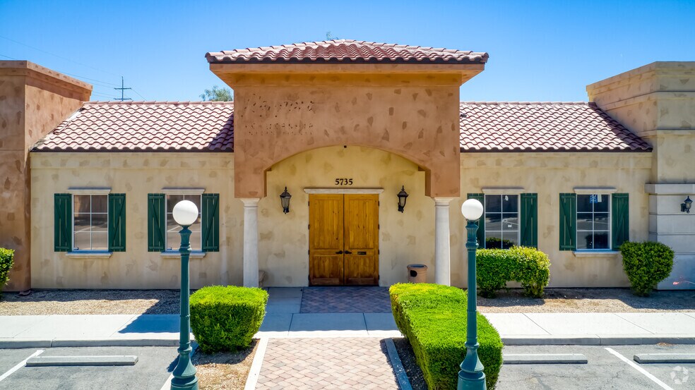 5795 S Sandhill Rd, Las Vegas, NV à louer - Photo du bâtiment - Image 3 de 34