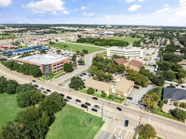 301-323 Westpark Way, Euless, TX à louer - Photo du bâtiment - Image 3 de 8