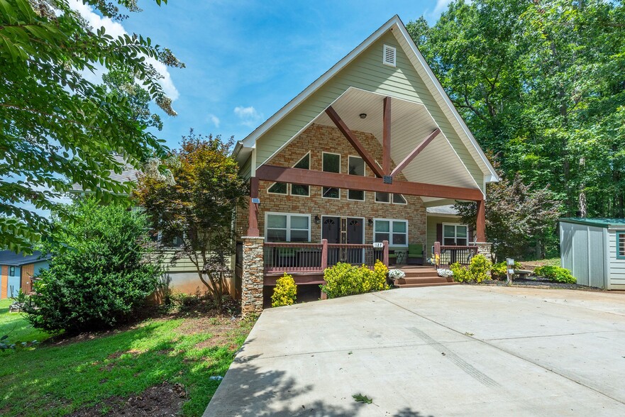 127 Deer Hill Ln, Weaverville, NC à vendre - Photo du bâtiment - Image 1 de 32