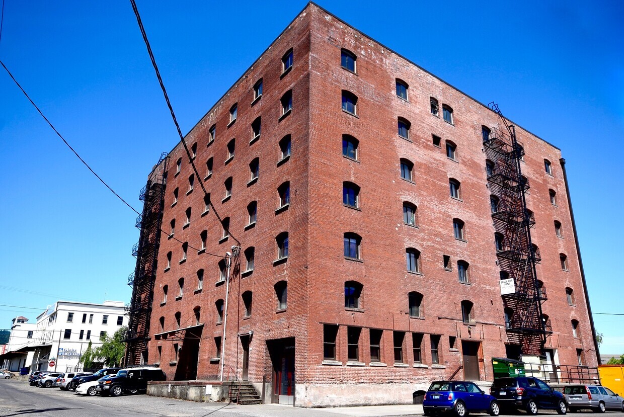 1801 NW Upshur St, Portland, OR for lease Primary Photo- Image 1 of 12