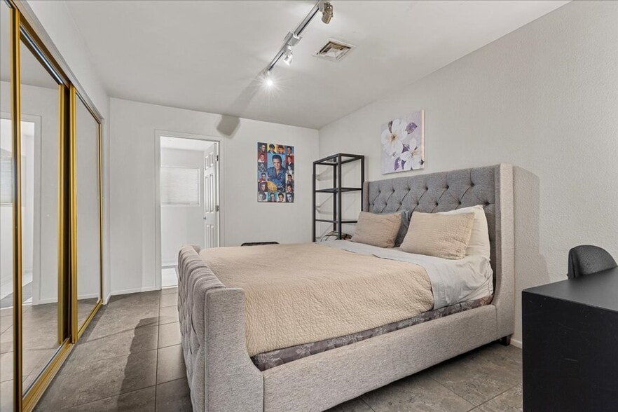2880 E Quail Ave, Las Vegas, NV à vendre - Photo du bâtiment - Image 2 de 79
