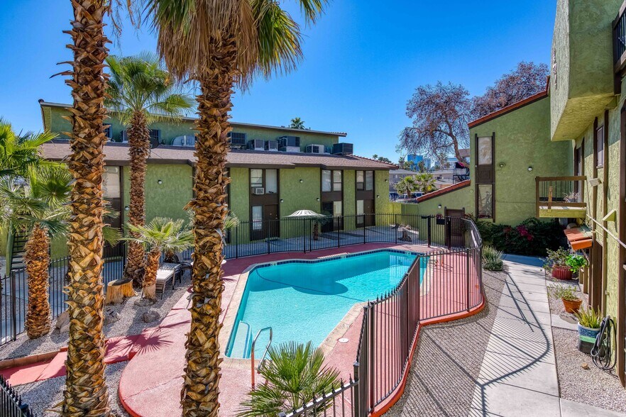 711 E Twain Ave, Las Vegas, NV à vendre - Photo du bâtiment - Image 2 de 16