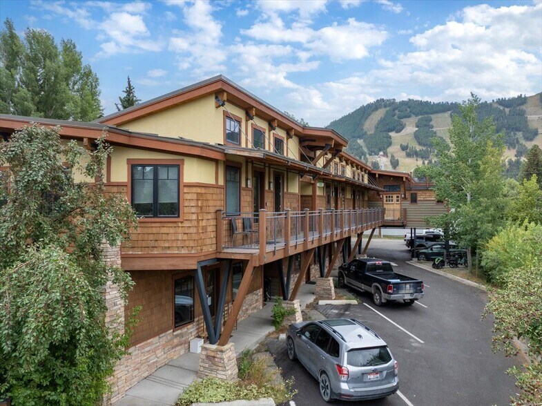 320 E Broadway Ave, Jackson, WY for sale - Primary Photo - Image 1 of 20