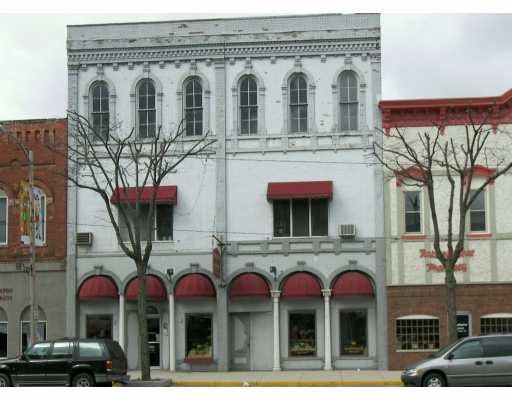 130-134 S Main St, Eaton Rapids, MI à vendre - Photo du bâtiment - Image 2 de 11