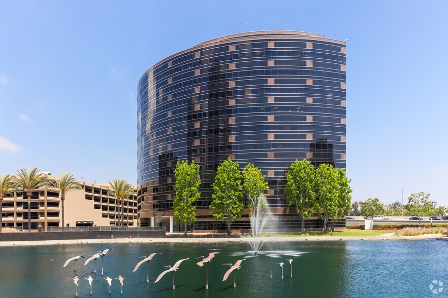 4 Hutton Centre Dr, Santa Ana, CA for lease - Building Photo - Image 1 of 6