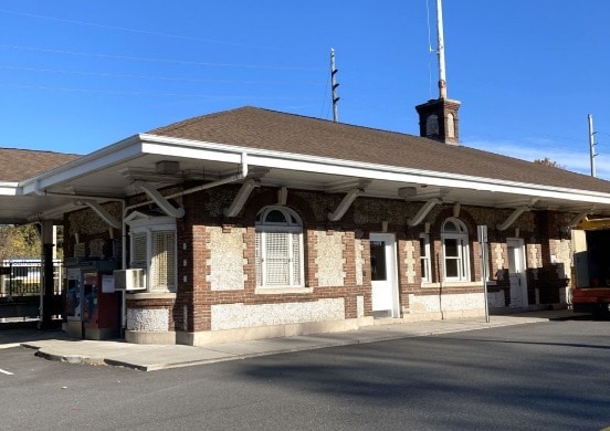 Railroad Plz, Southampton, NY for lease Building Photo- Image 1 of 3