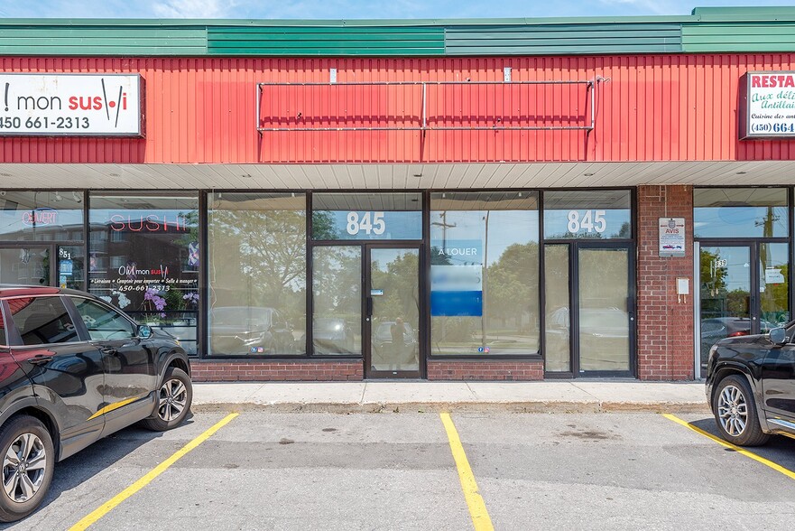 833-855 Boul Vanier, Laval, QC for lease - Building Photo - Image 3 of 6
