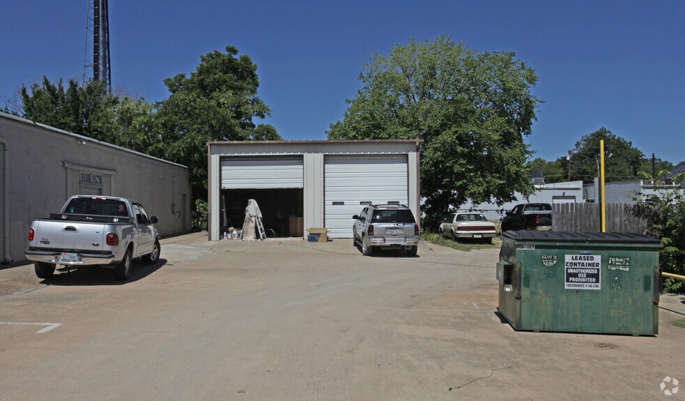 804 S Locust St, Denton, TX à vendre - Photo du bâtiment - Image 2 de 8