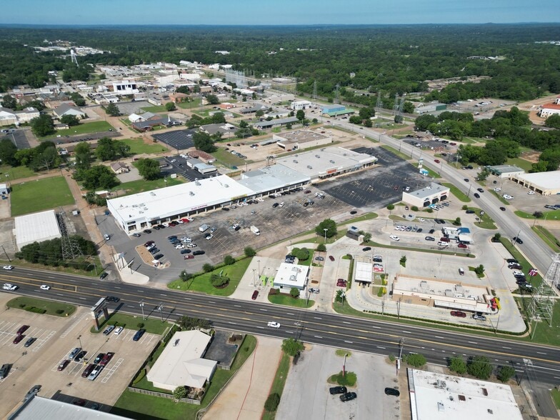 102-110 Midtown Dr, Kilgore, TX for lease - Building Photo - Image 3 of 26