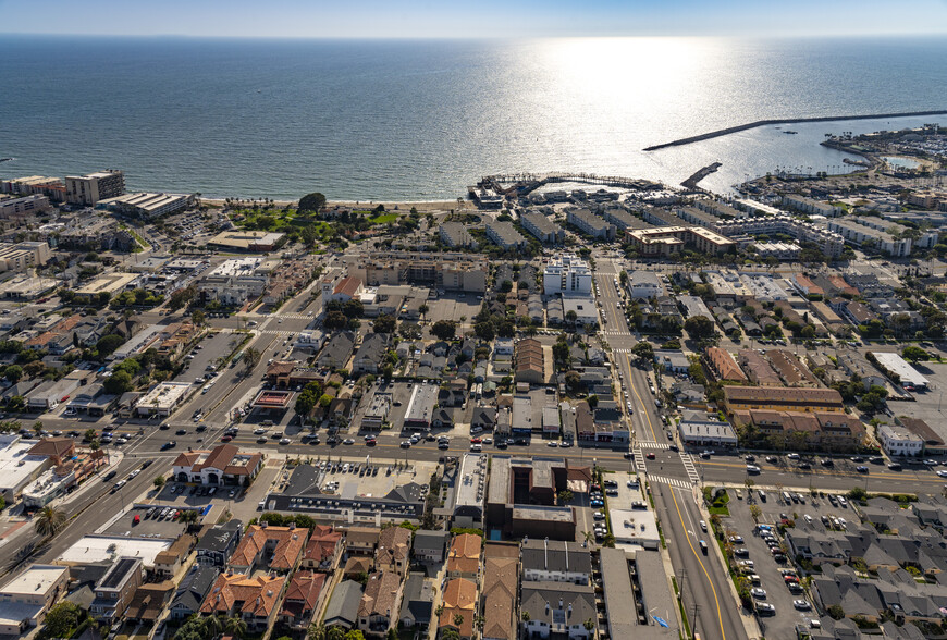 220 S Pacific Coast Hwy, Redondo Beach, CA à louer - Photo du b timent - Image 2 de 16