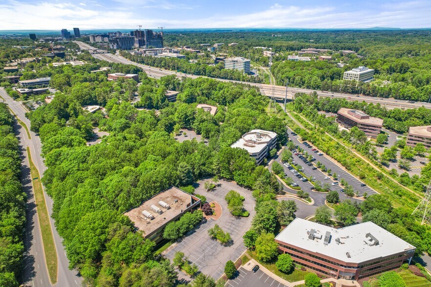 1806 Robert Fulton Dr, Reston, VA à vendre - Photo du bâtiment - Image 3 de 135