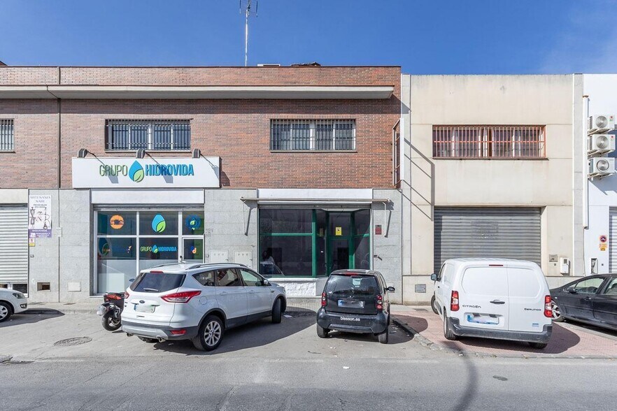 Avenida Juncaril, 128, Peligros, Granada for sale - Building Photo - Image 2 of 21