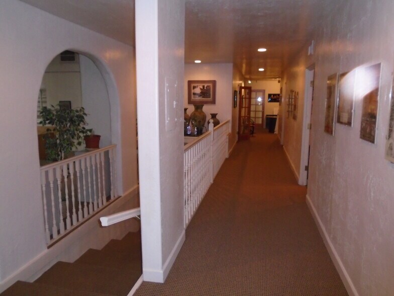 901 McHenry Ave, Modesto, CA à louer - Photo du bâtiment - Image 2 de 6