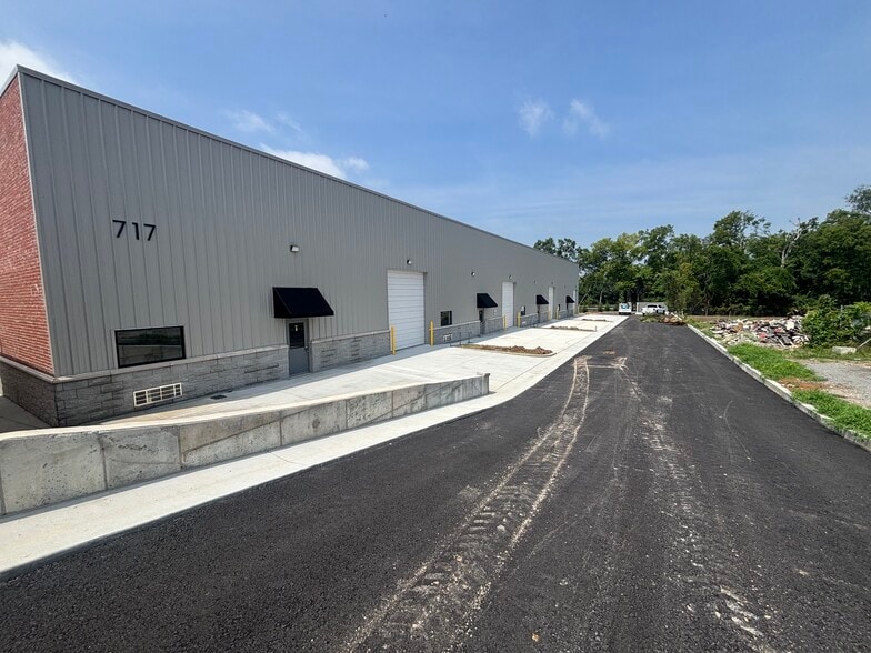 719 Gallatin Pike N, Madison, TN à louer - Photo du bâtiment - Image 3 de 7