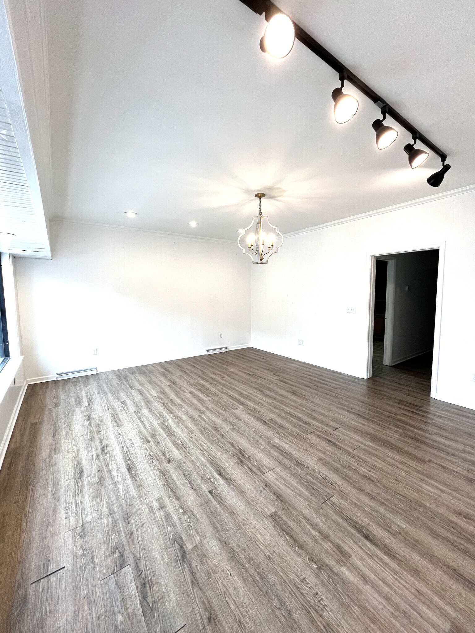 25 W King St, Shippensburg, PA à louer Photo principale- Image 1 de 15