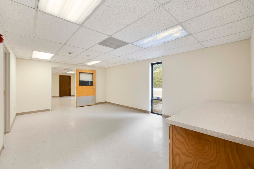 2 Airport Rd, Hopedale, MA à louer - Photo du bâtiment - Image 3 de 10