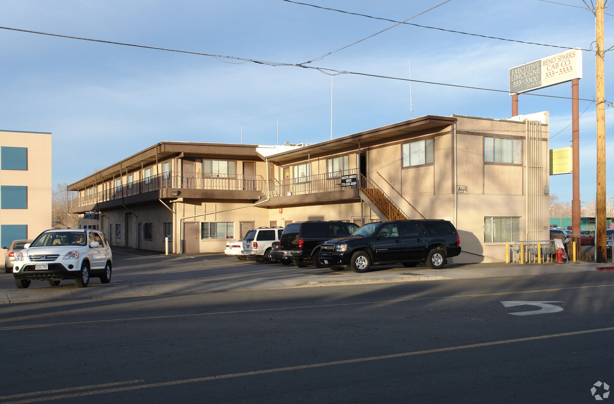 425 Gentry Way, Reno, NV à louer Photo principale- Image 1 de 17