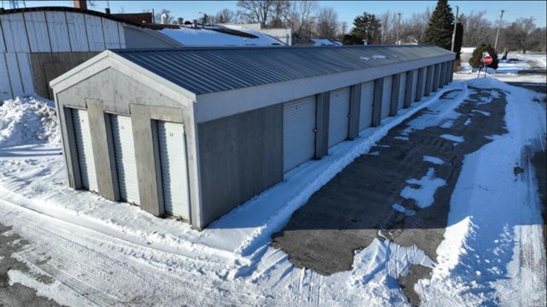 Storage Unit Portfolio portefeuille de 5 propriétés à vendre sur LoopNet.ca Photo principale- Image 1 de 27