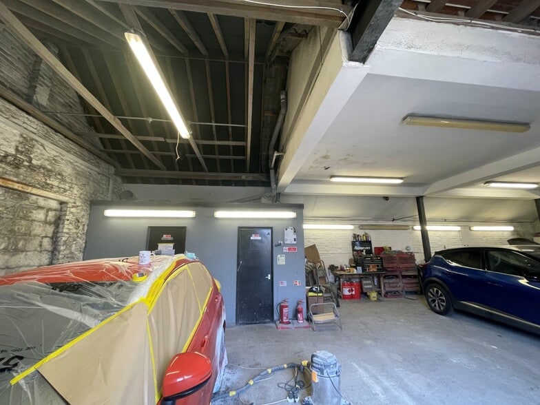 9 Mill Rd, Brighton for sale - Interior Photo - Image 2 of 9