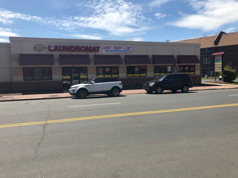 25-73 Albany Ave, Hartford, CT à louer - Photo du bâtiment - Image 3 de 14