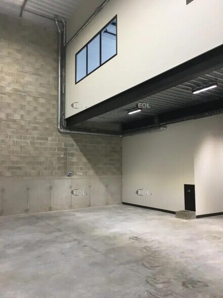Flex in Les Pavillons-sous-Bois for lease - Building Photo - Image 3 of 7