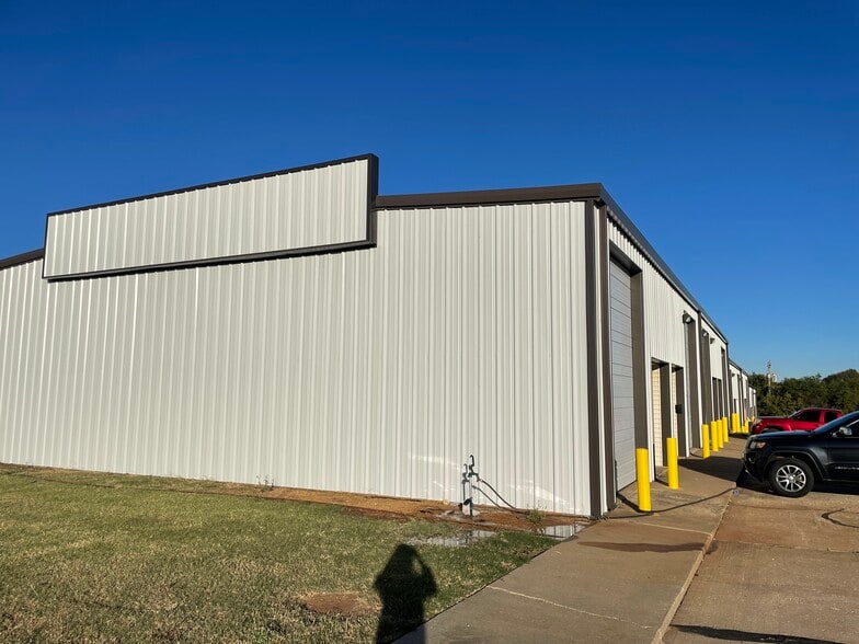 1917 Atchison Dr, Norman, OK for lease - Building Photo - Image 2 of 3