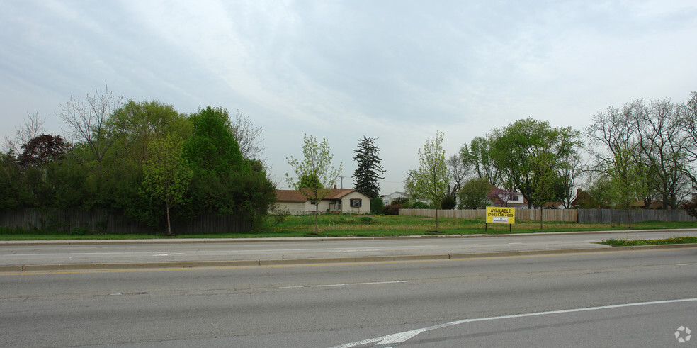 SWC Eola Rd & Indian Trail Rd, Aurora, IL for lease - Building Photo - Image 2 of 4