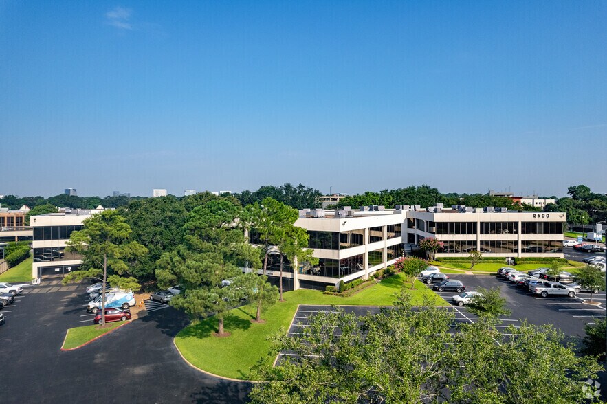 2500 Tanglewilde St, Houston, TX à louer - Photo du bâtiment - Image 3 de 6