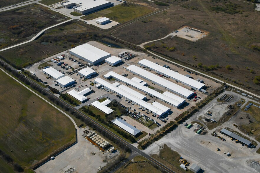 2301 Masch Branch Rd, Denton, TX à louer - Photo du bâtiment - Image 2 de 3