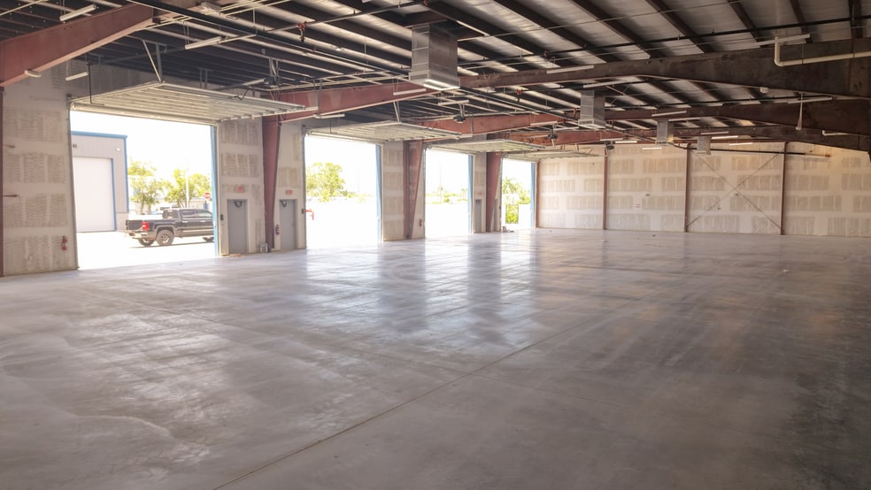 16261 Pine Ridge Rd, Fort Myers, FL for lease - Building Photo - Image 3 of 11