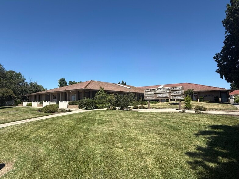 1390 W H St, Oakdale, CA à louer - Photo du bâtiment - Image 2 de 13