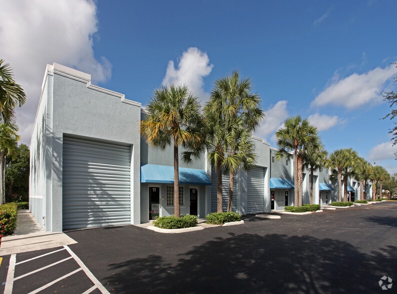 6761 W Sunrise Blvd, Plantation, FL for lease - Building Photo - Image 2 of 10