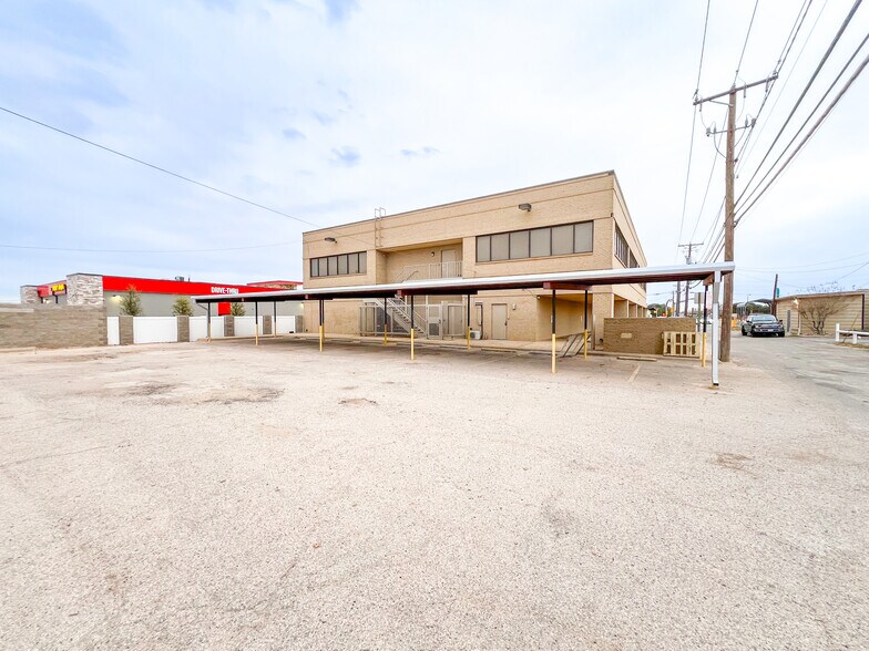 2408 N Big Spring St, Midland, TX à vendre - Photo du bâtiment - Image 3 de 23