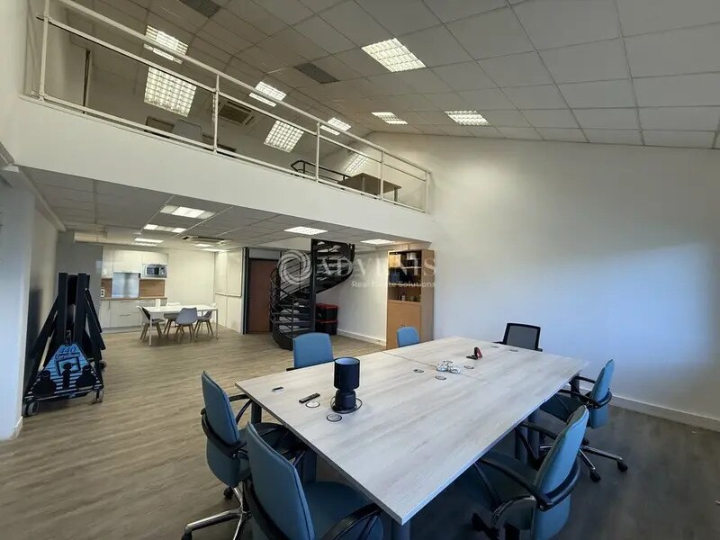 Office in Serris for lease Interior Photo- Image 1 of 13