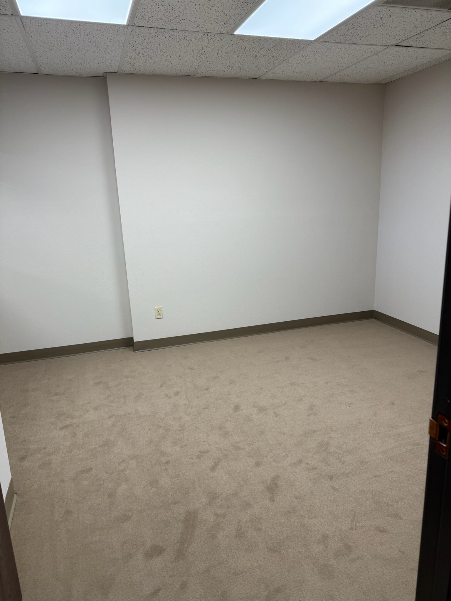 2140 Eastman Ave, Ventura, CA à louer Photo intérieure- Image 1 de 8