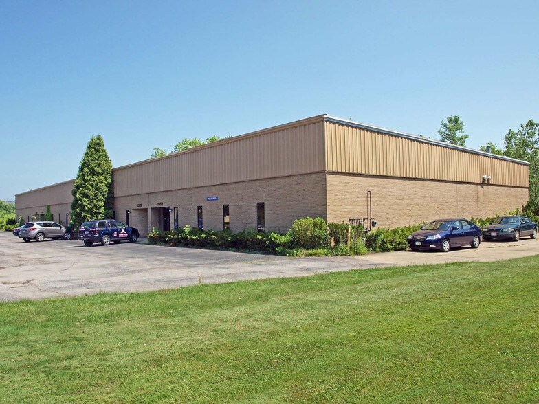 41333-41353 Schadden Rd, Elyria, OH à louer - Photo principale - Image 1 de 5