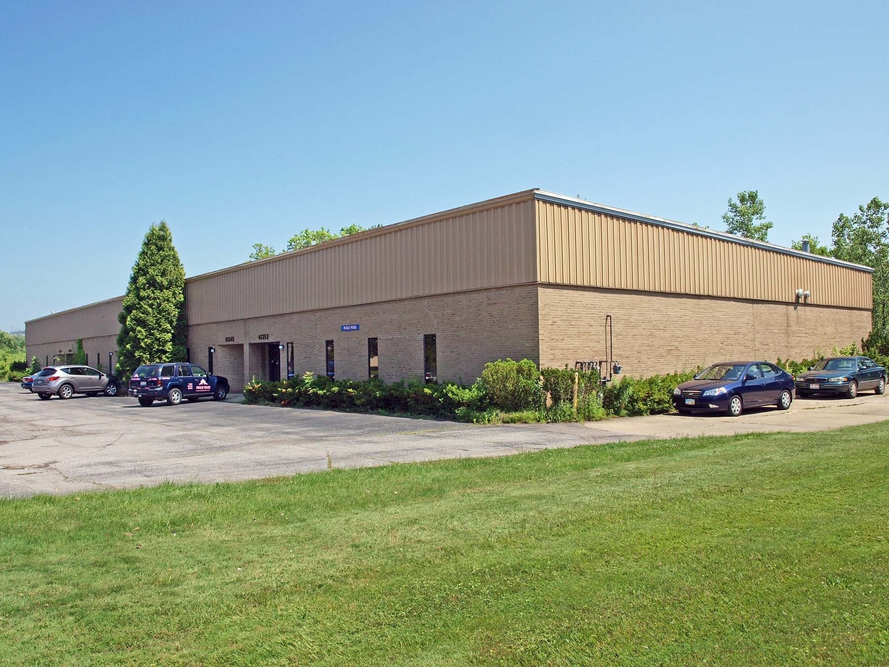 41333-41353 Schadden Rd, Elyria, OH for lease Primary Photo- Image 1 of 6
