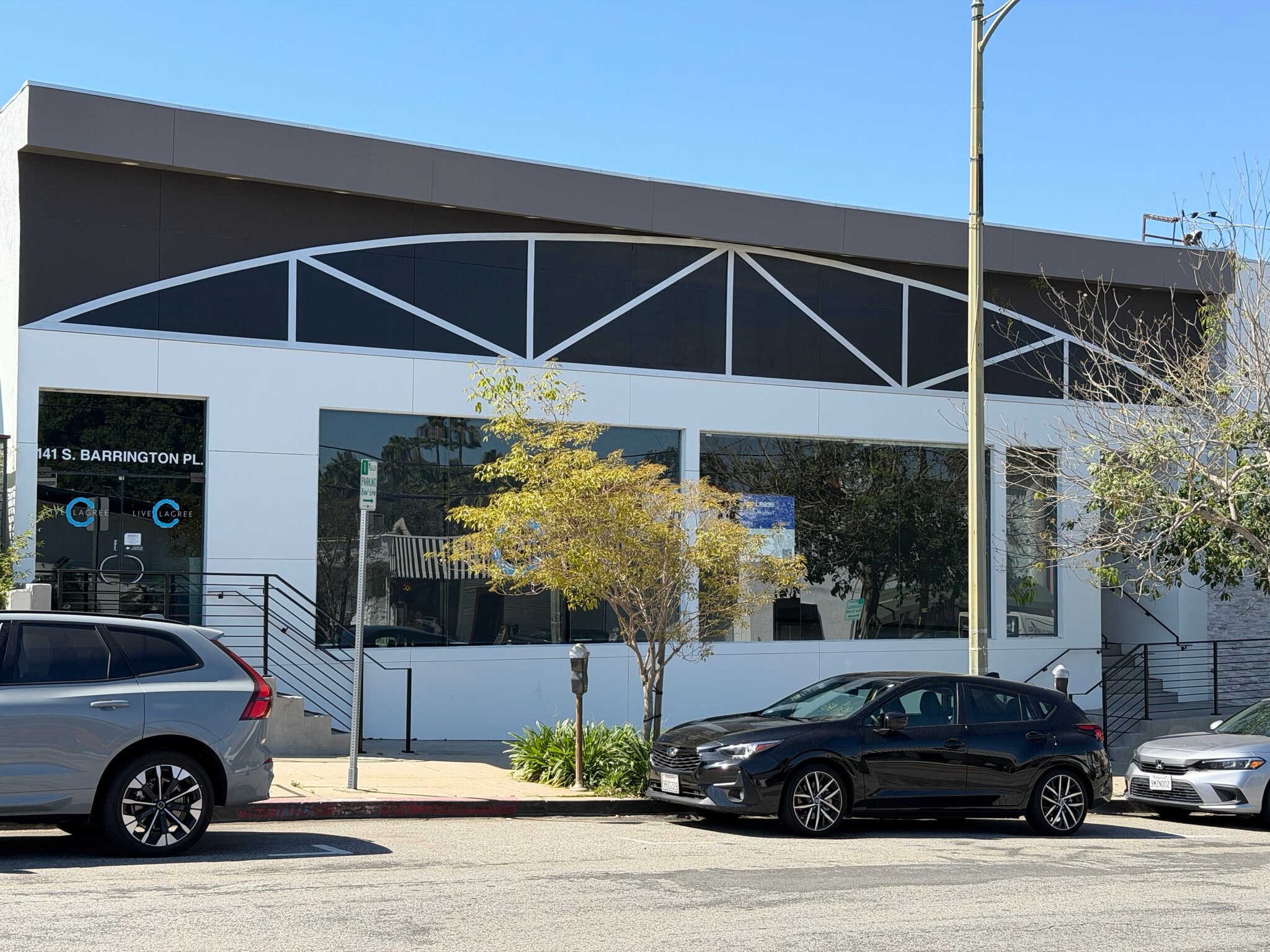 137-141 S Barrington Pl, Los Angeles, CA for lease Primary Photo- Image 1 of 9