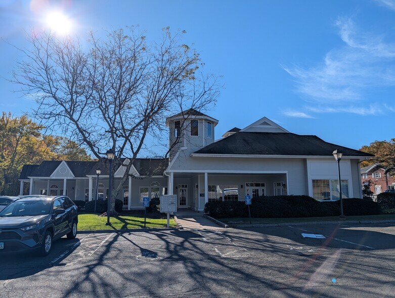 188 Main St, Monroe, CT à vendre - Photo du bâtiment - Image 2 de 4