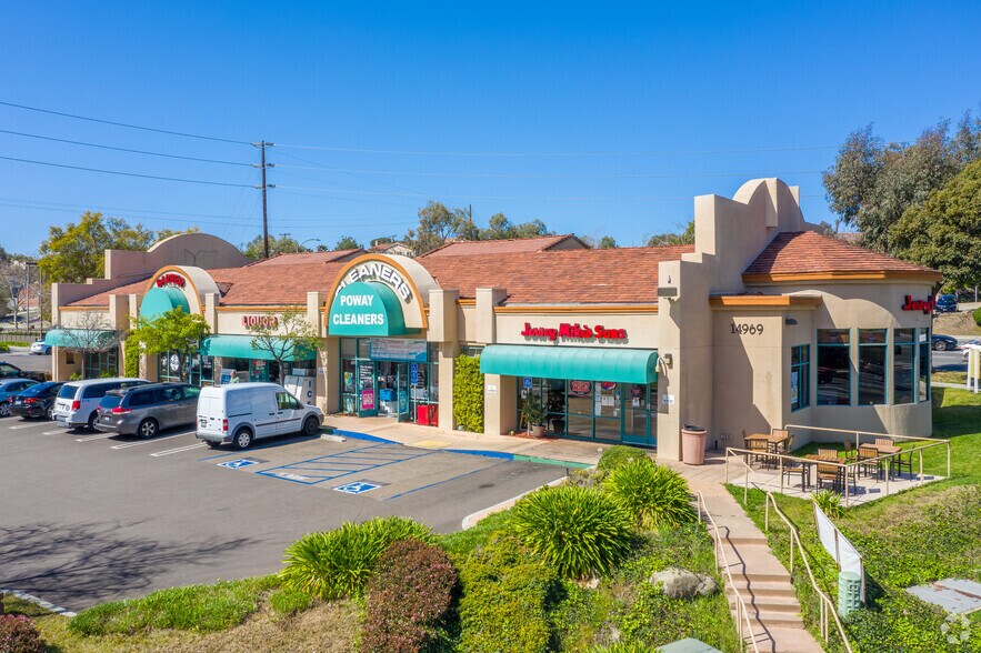14705-14969 Pomerado Rd, Poway, CA à louer - Photo du bâtiment - Image 1 de 7