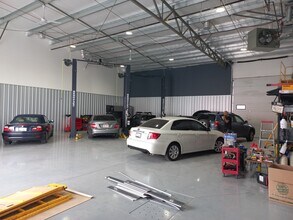 285127 Frontier Rd, Calgary, AB à louer Photo intérieure- Image 2 de 6