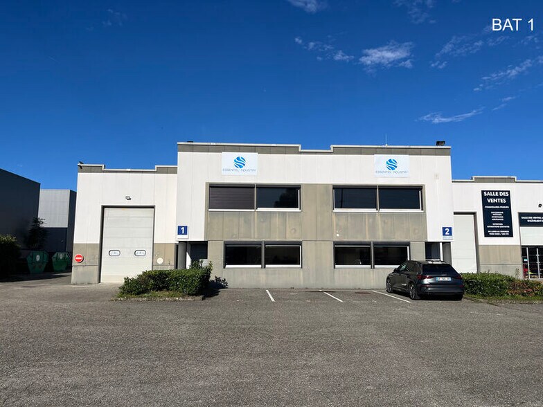 Flex dans Décines-Charpieu à louer - Photo du bâtiment - Image 3 de 14