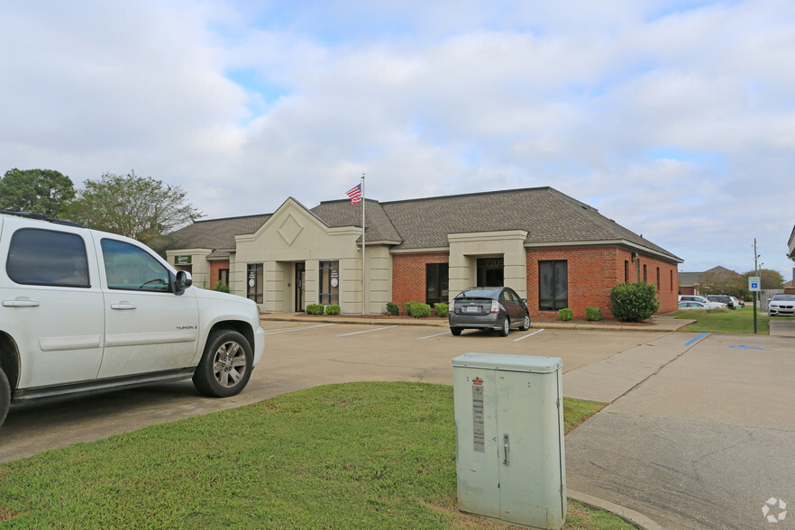 7201-7205 Copperfield Dr, Montgomery, AL for lease - Primary Photo - Image 1 of 3