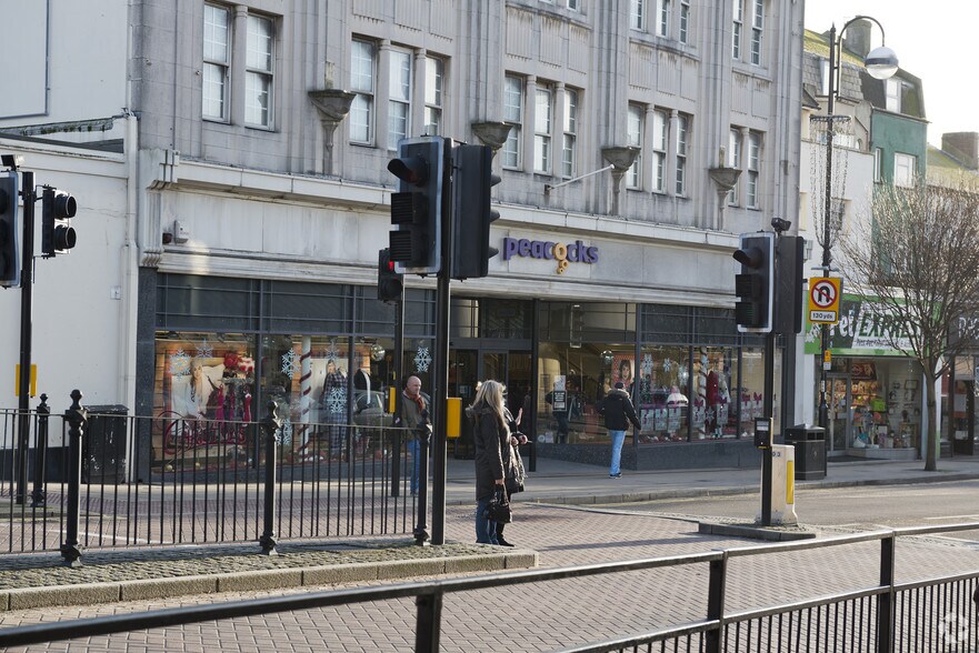 30-36 Queens Rd, Hastings à louer - Photo du bâtiment - Image 2 de 4