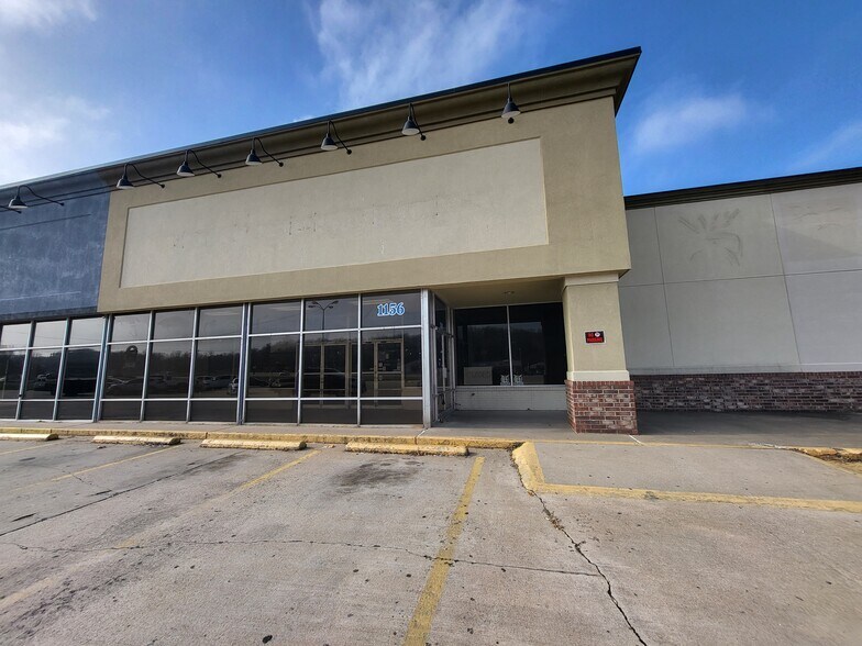 1090 S Neosho Blvd, Neosho, MO à louer - Photo du bâtiment - Image 1 de 13