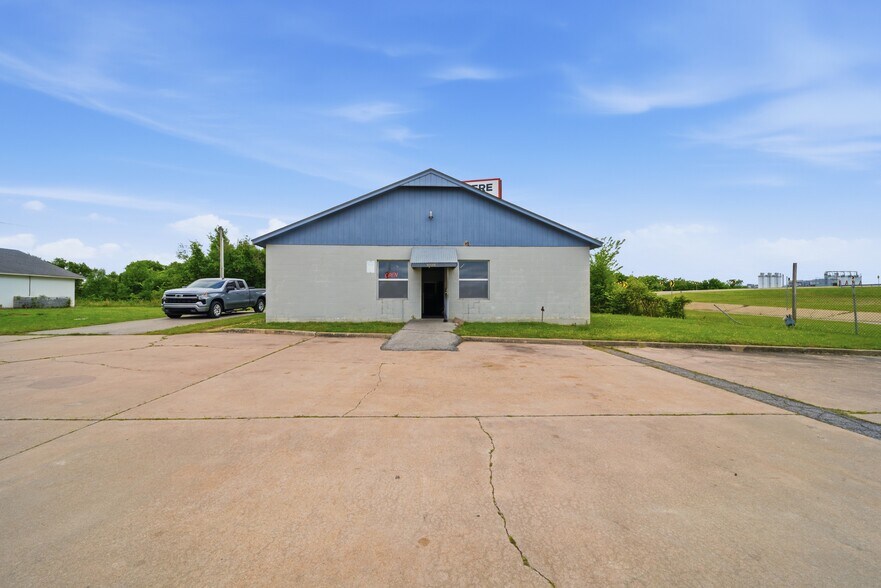 2604 E Apache St, Tulsa, OK à vendre - Photo du bâtiment - Image 2 de 19