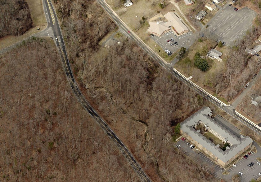 19038 Fuller Heights Rd, Triangle, VA à vendre - Photo du bâtiment - Image 2 de 3